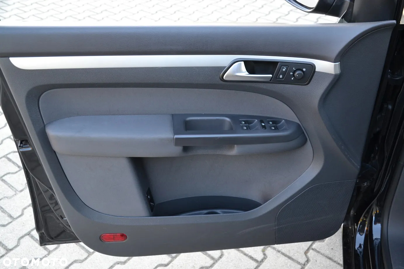 Volkswagen Touran 1.6 TDI DPF BlueMot Comfortline - 10