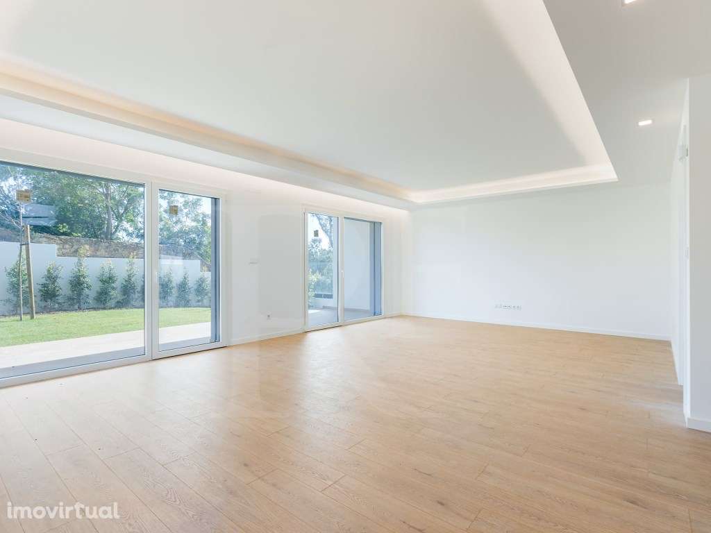 Moradia T4 moderna com piscina privativa e acabamentos premium em C... - Grande imagem: 4/19