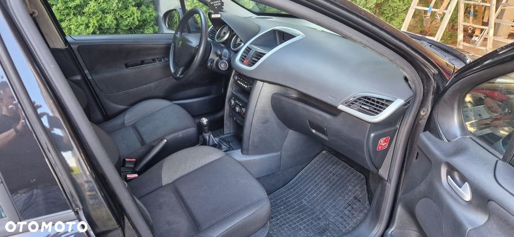 Peugeot 207 1.4 - 8