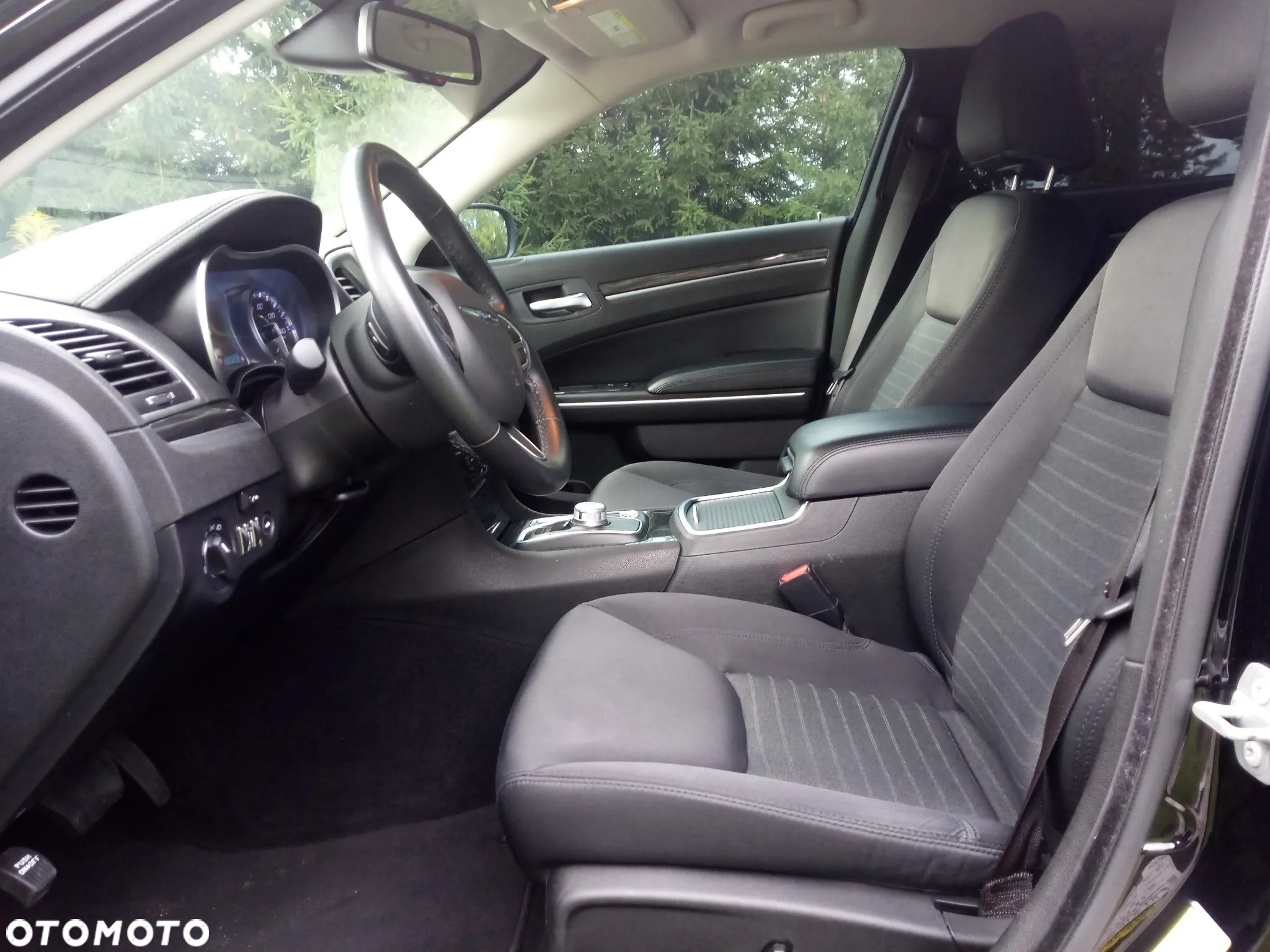 Chrysler 300s - 9