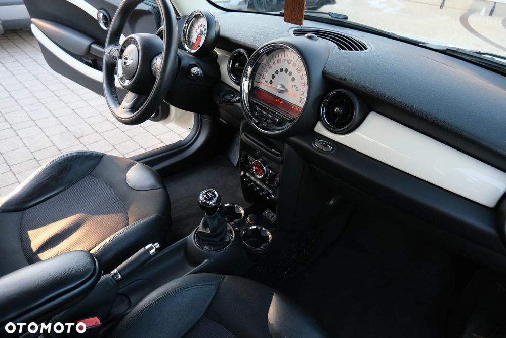 MINI Cooper Standard - 31
