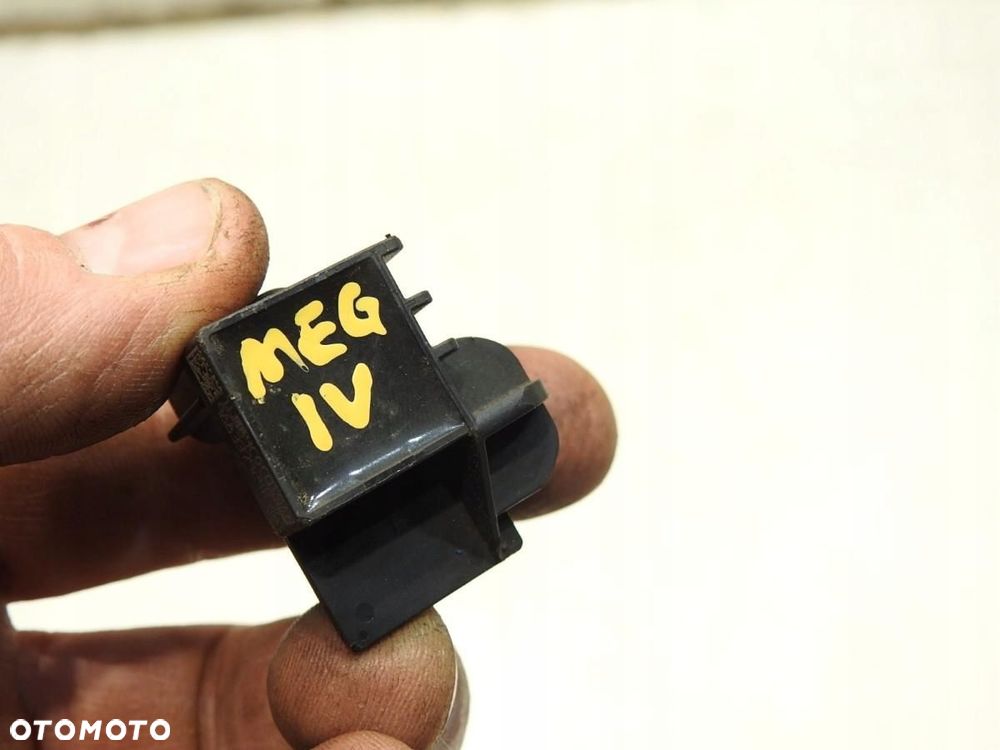 SENSOR UDERZENIOWY RENAULT MEGANE IV 988337924R - 2