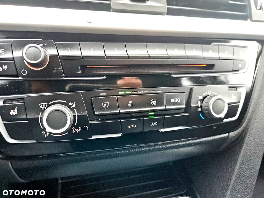 BMW Seria 3 320d Sport Line - 33