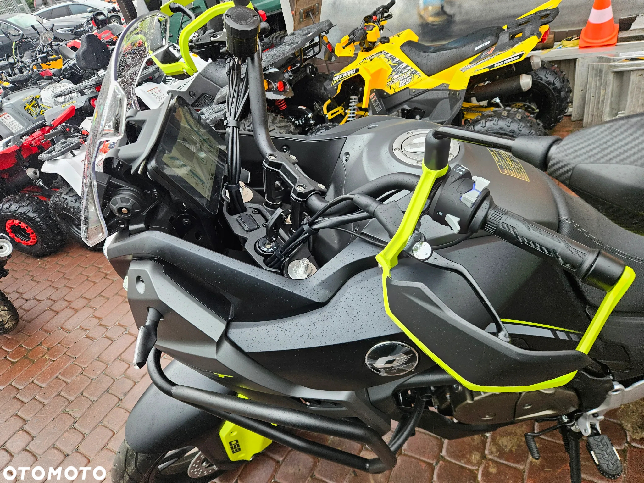 QJMOTOR SVT 650 - 14