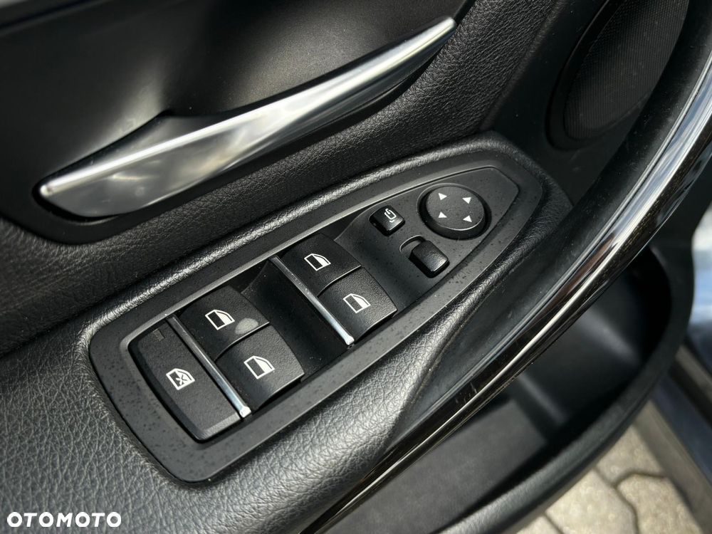 BMW Seria 3 330i GPF xDrive Sport Line Sport - 39