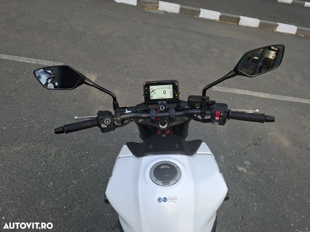 Honda CB 750 Hornet - 6