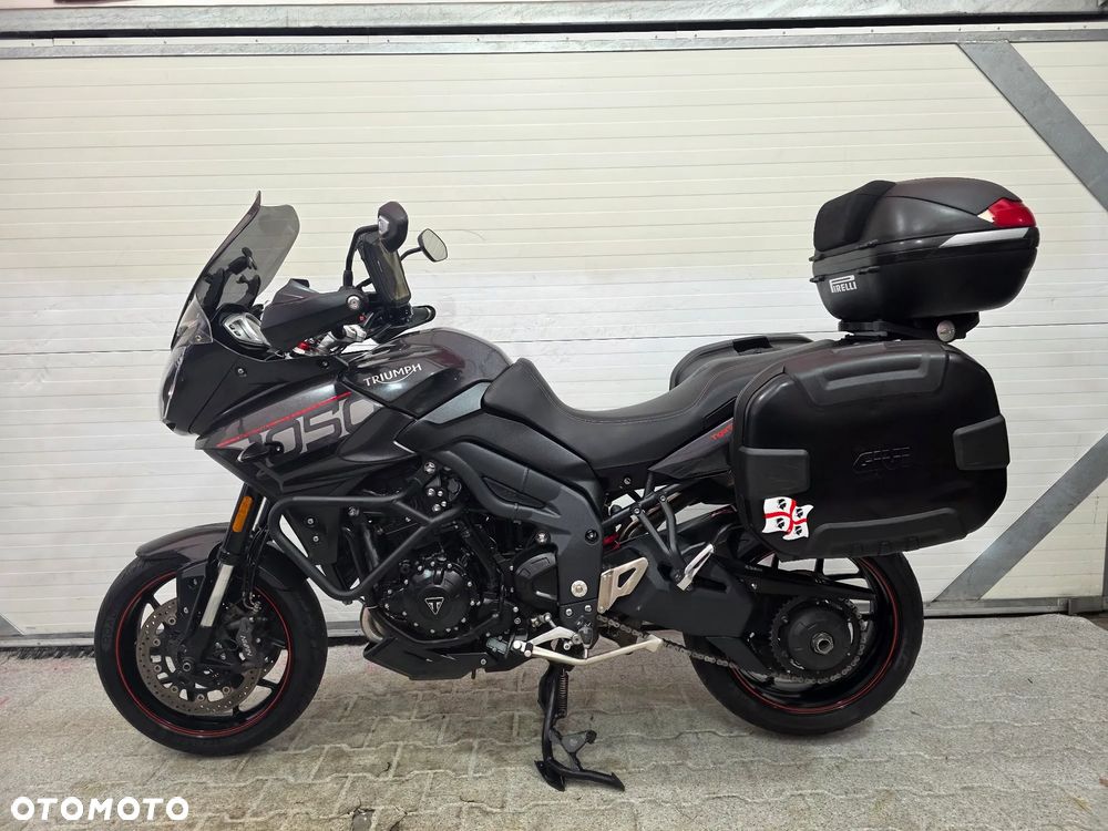 Triumph Tiger - 1