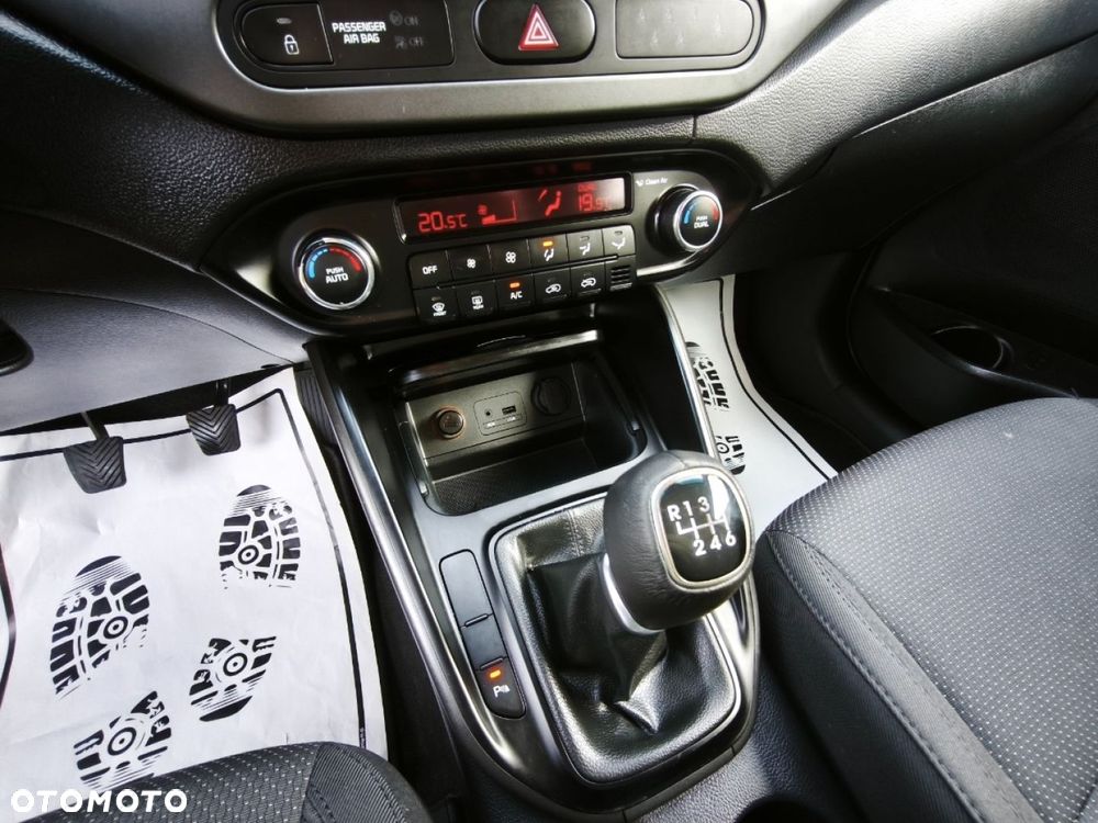 Kia Carens - 12