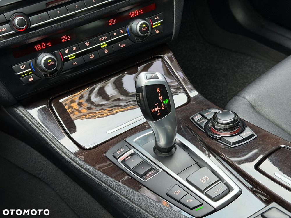 BMW Seria 5 528i xDrive - 27