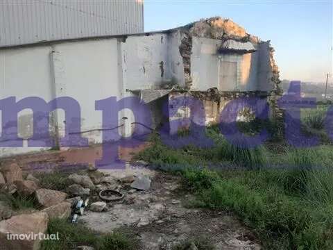 Terreno na Vila de Cucujães, Oliveira de Azeméis - Grande imagem: 3/9