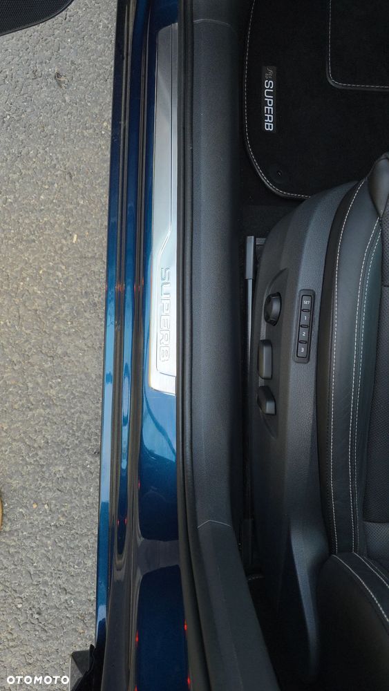 Skoda Superb 2.0 TDI DSG L&K - 25