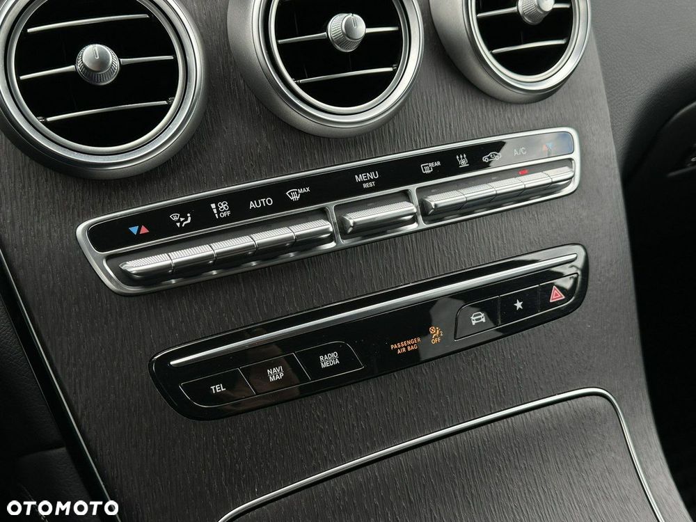 Mercedes-Benz GLC - 32