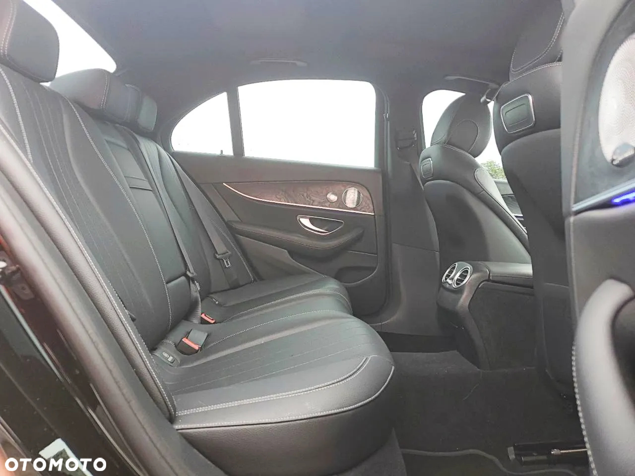 Mercedes-Benz Klasa E 300 9G-TRONIC - 10