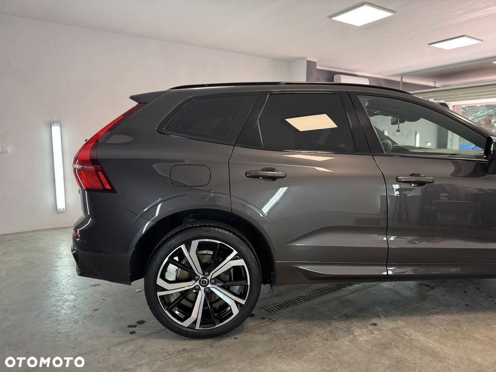 Volvo XC 60 B5 D AWD Plus Dark - 9