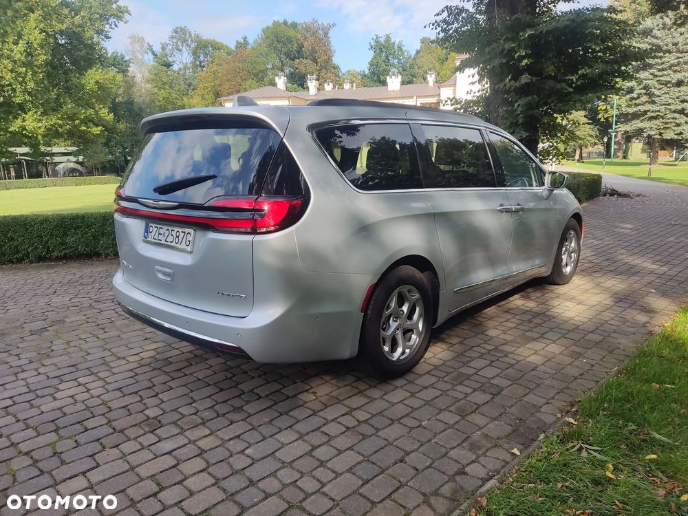 Chrysler Pacifica - 4