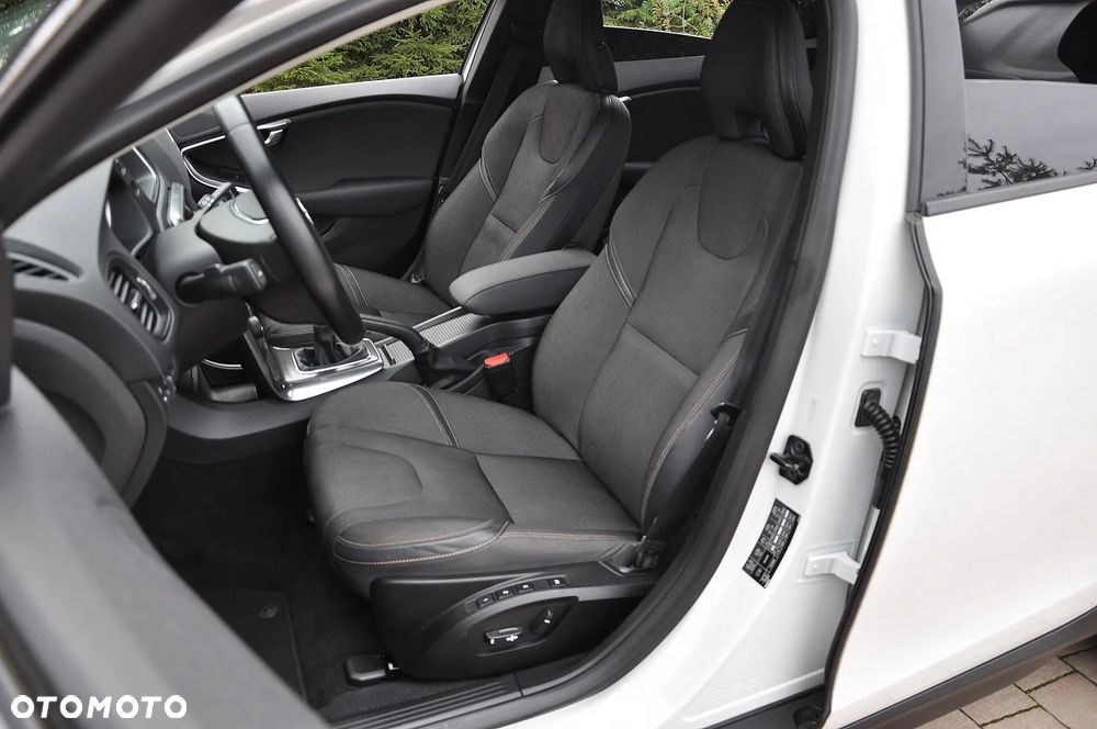 Volvo V40 Cross Country - 20