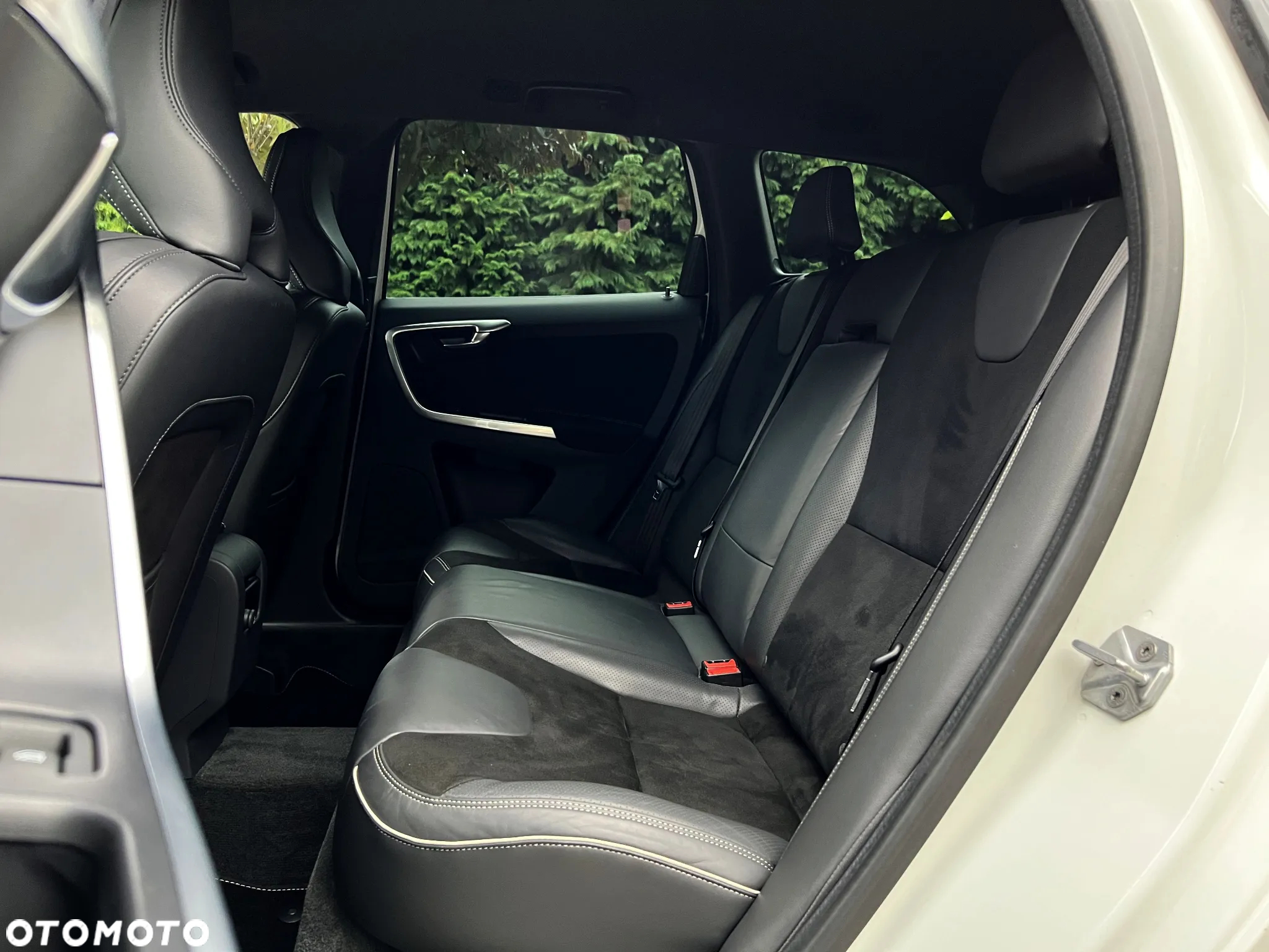 Volvo XC 60 D4 R-Design - 22