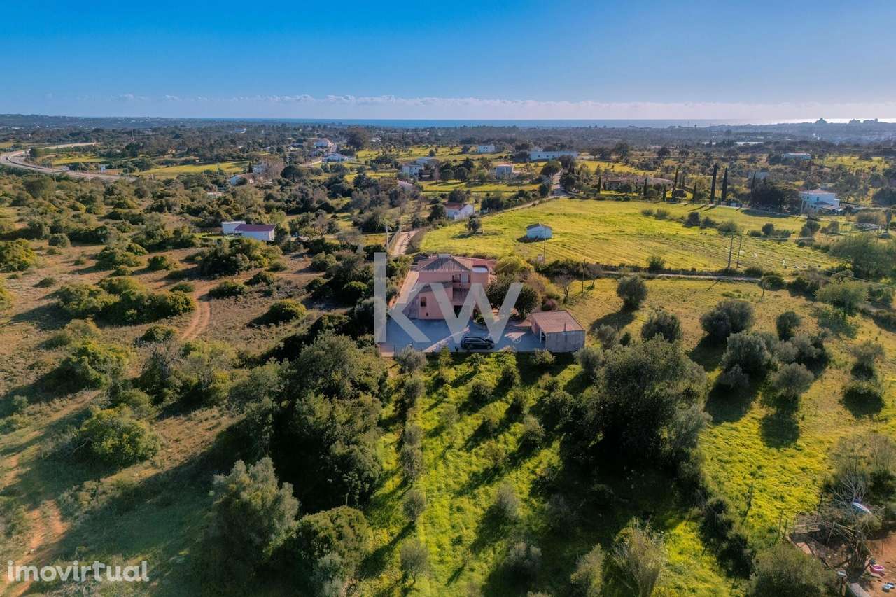 Moradia isolada T4 e terreno rústico, em Pêra. - Grande imagem: 4/60