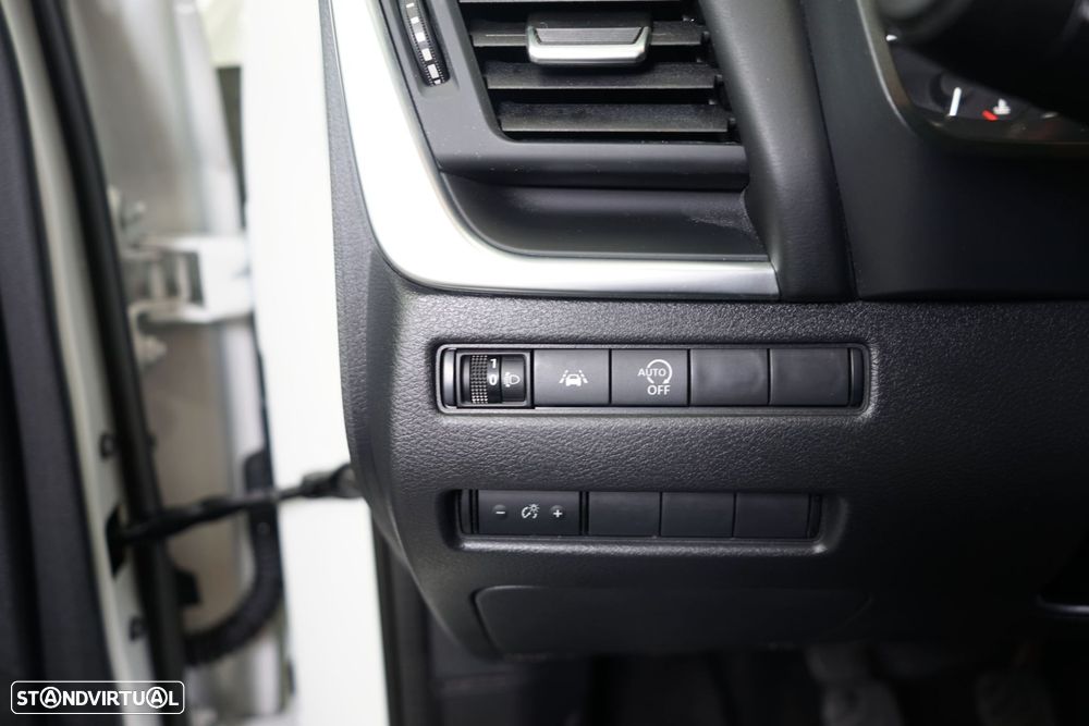 Nissan Qashqai 1.3 DIG-T N-Connecta - 25