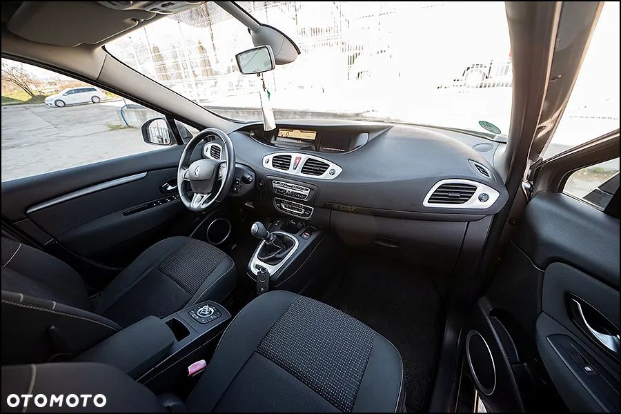 Renault Grand Scenic - 17
