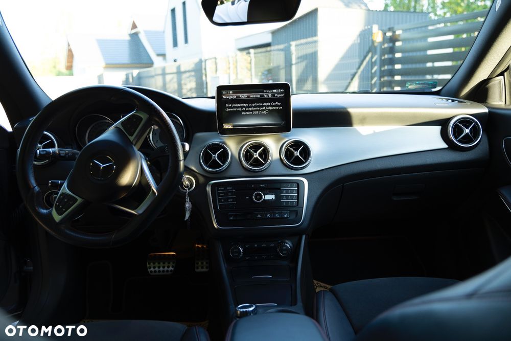 Mercedes-Benz CLA 200 7G-DCT AMG Line - 19