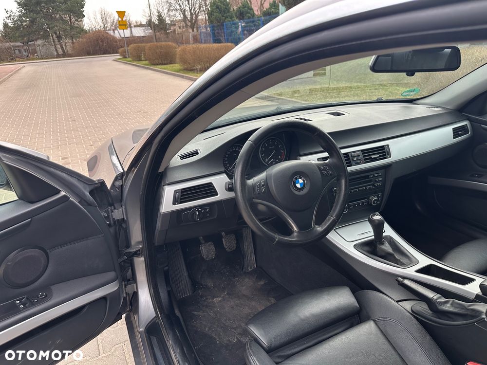 BMW Seria 3 325i - 16