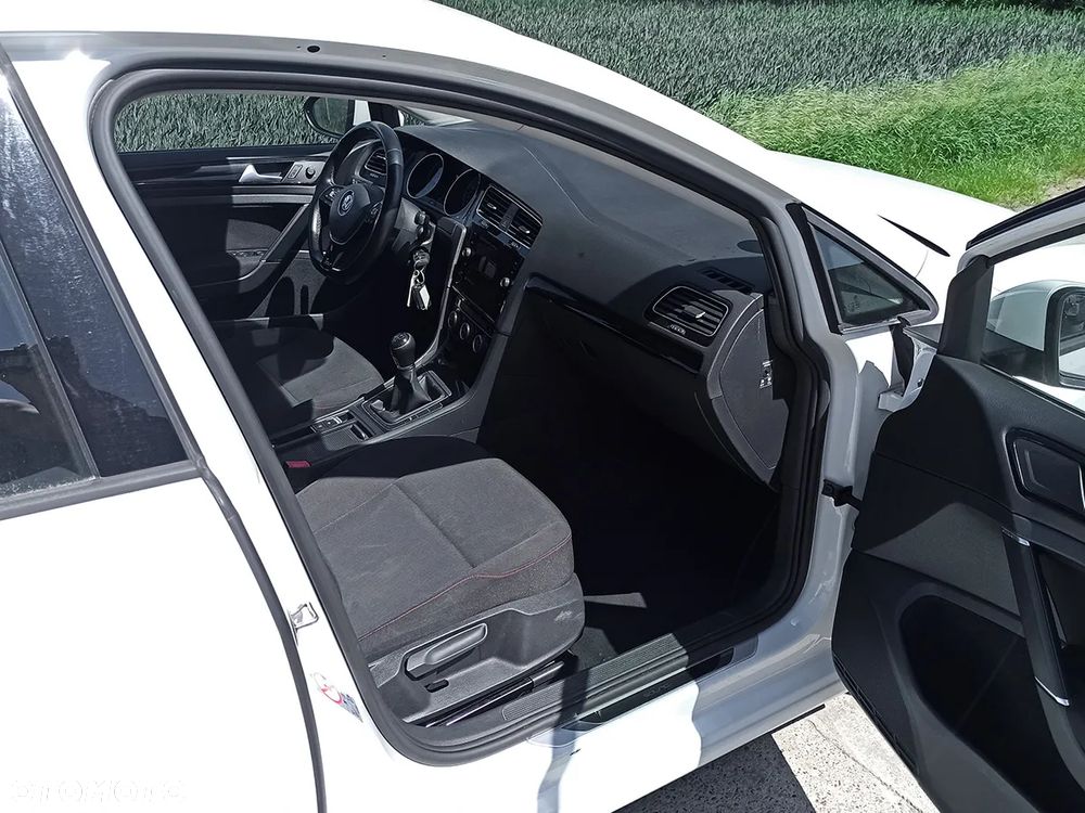 Volkswagen Golf - 9