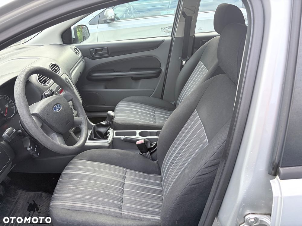 Ford Focus 1.6 Ambiente - 9