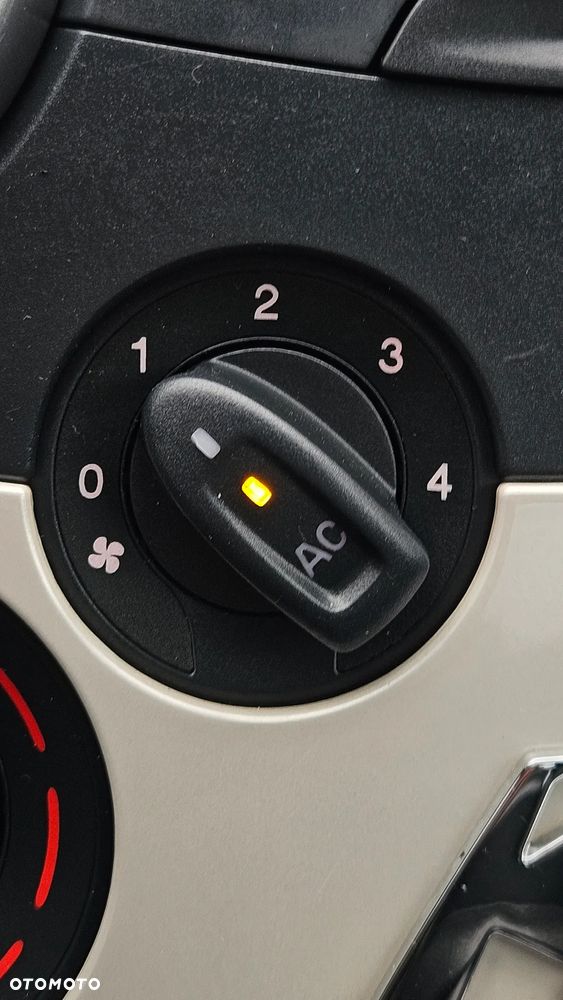 Ford KA 1.2 Titanium (air4) - 12