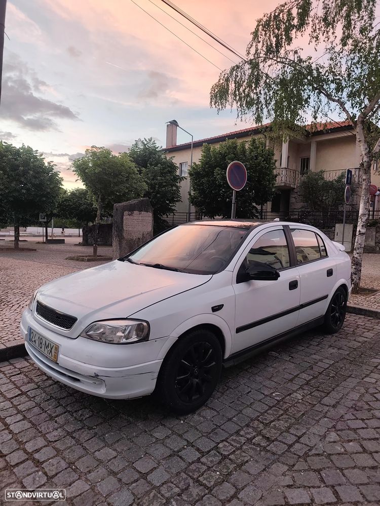 Opel Astra 1.4 Sport - 1
