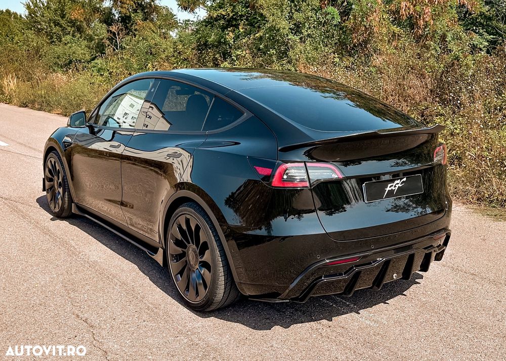Tesla Model Y AWD Performance - 3
