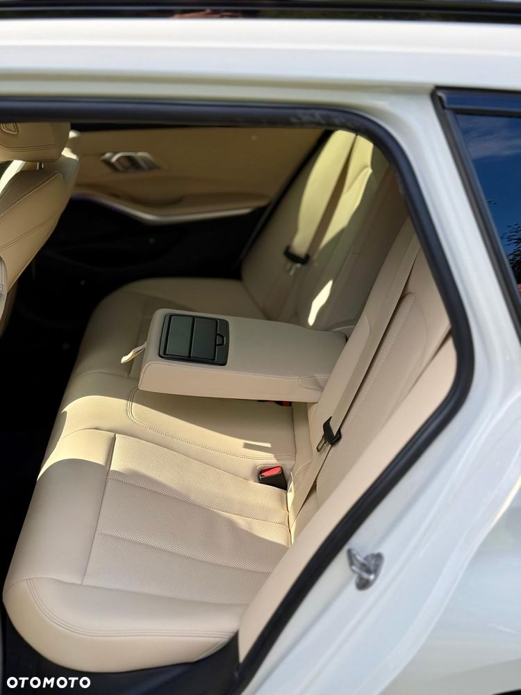 BMW Seria 3 318i M Sport - 7