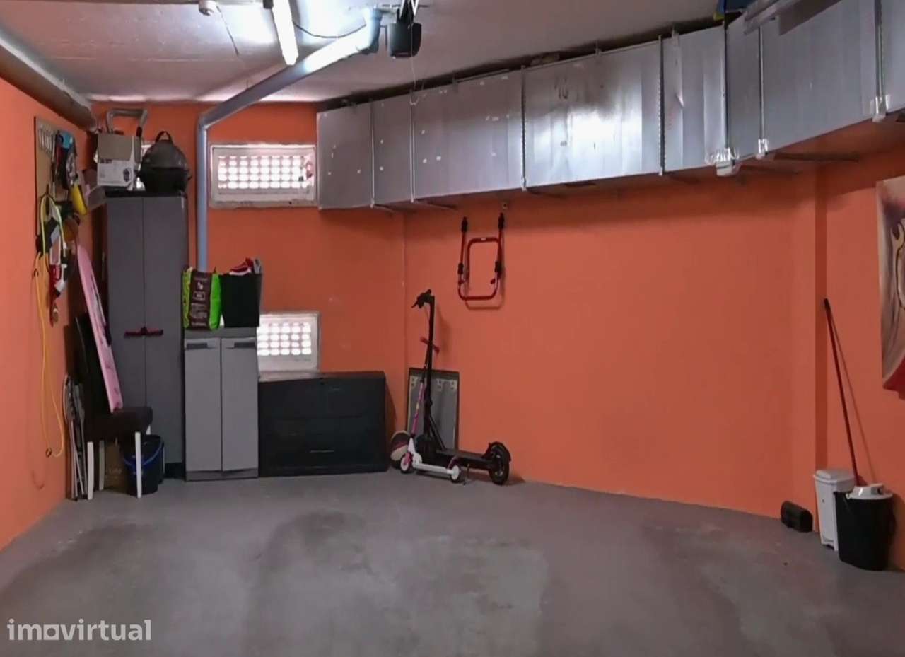 T2 Duplex com varanda e garagem na Amadora - Grande imagem: 3/23