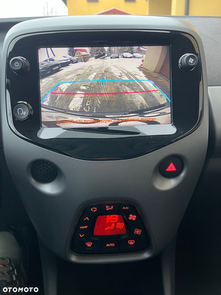 Toyota Aygo x-play connect - 19