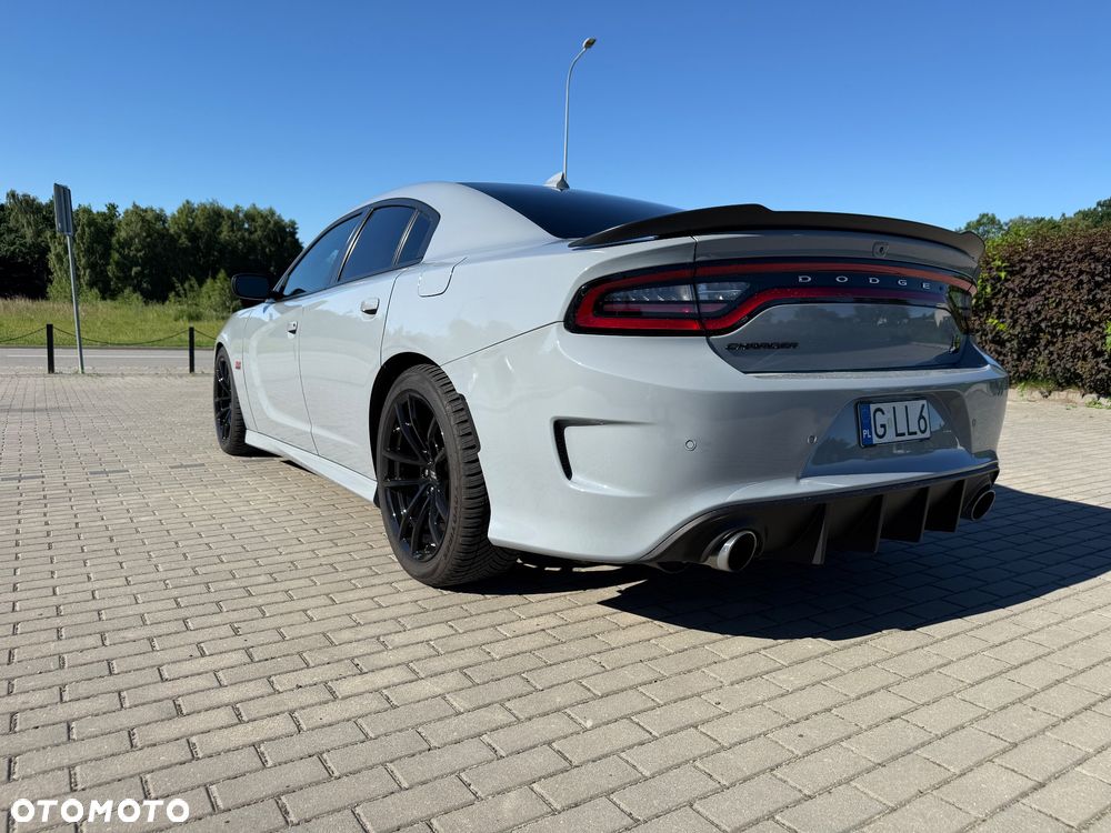 Dodge Charger 6.4 Scat Pack - 8