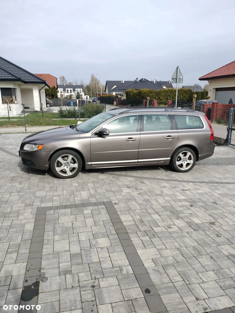 Volvo V70 D5 AWD Summum - 2