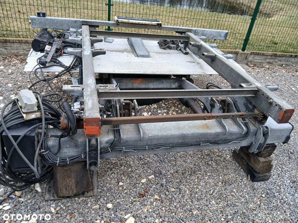 Schmitz Cargobull Izoterma / BOX / Kurierka / Roleta / Bezwypadkowa / Nowe opony - 2