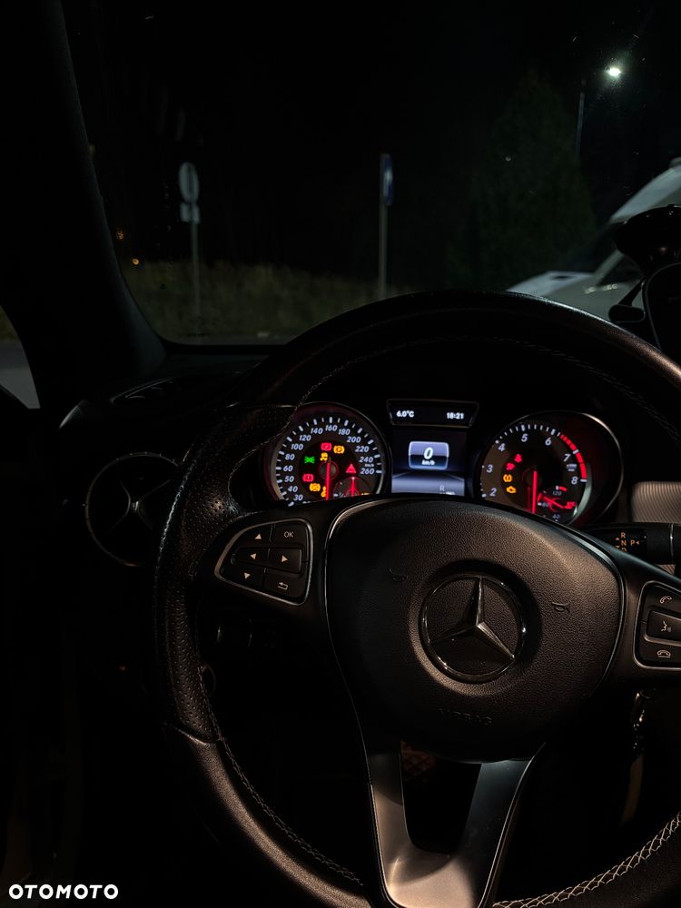 Mercedes-Benz CLA 180 7G-DCT Urban - 9