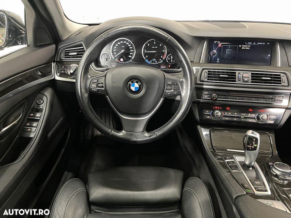 BMW Seria 5 525d Aut. Luxury Line - 7