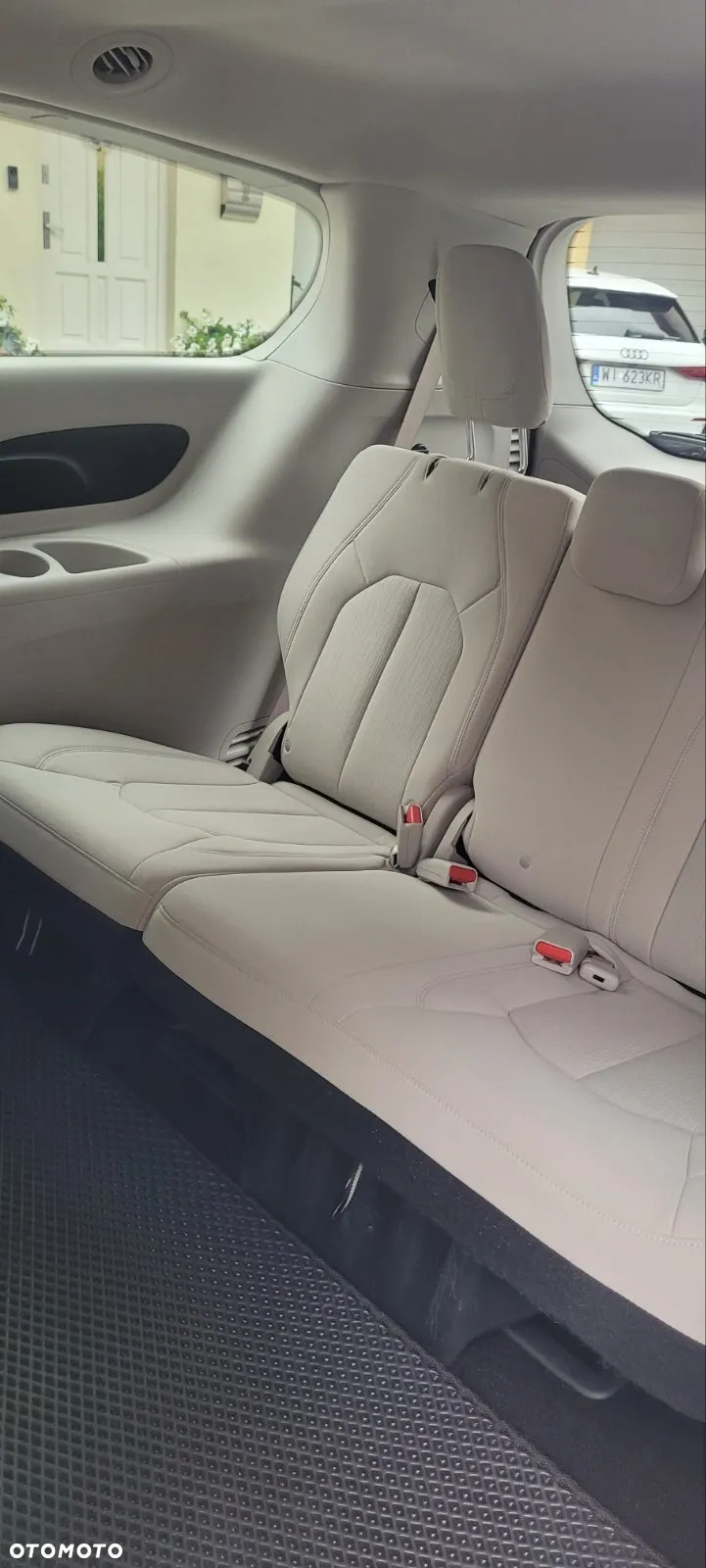 Chrysler Pacifica - 12