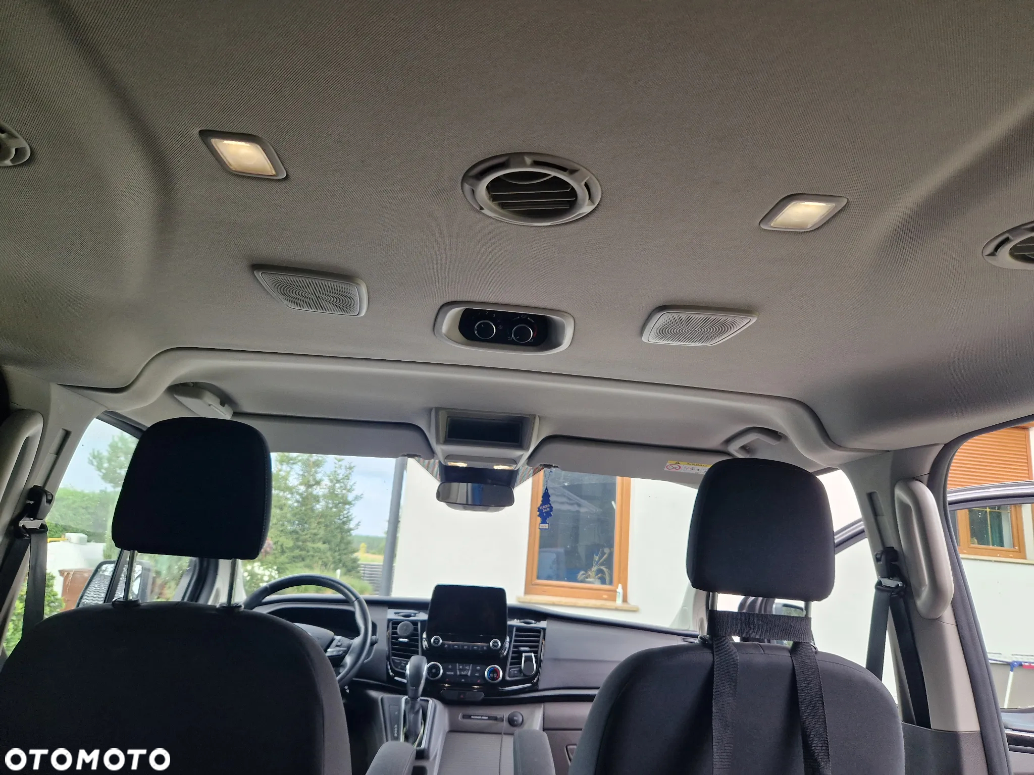 Ford Tourneo Custom - 12