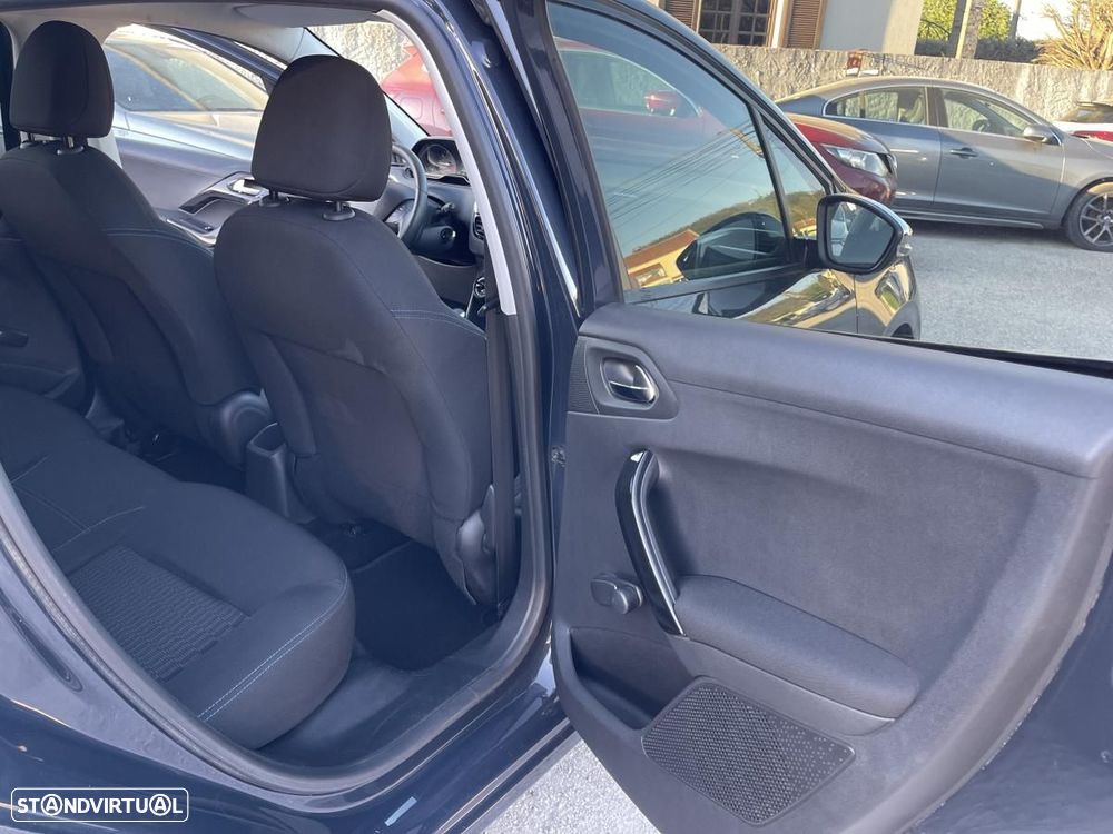 Peugeot 208 1.2 PureTech Style - 17