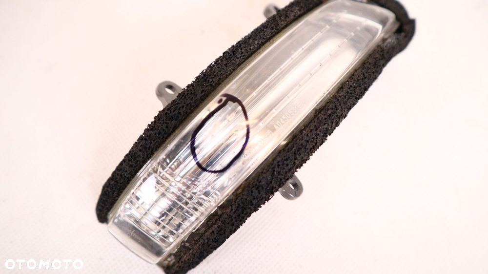 TOYOTA LAND CRUISER 200 12- KIERUNKOWSKAZ LUSTERKA PRAWY - 4