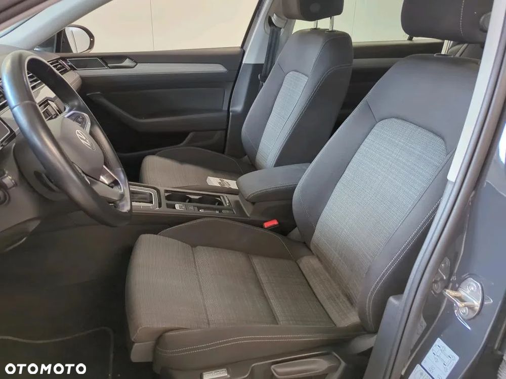Volkswagen Passat - 8
