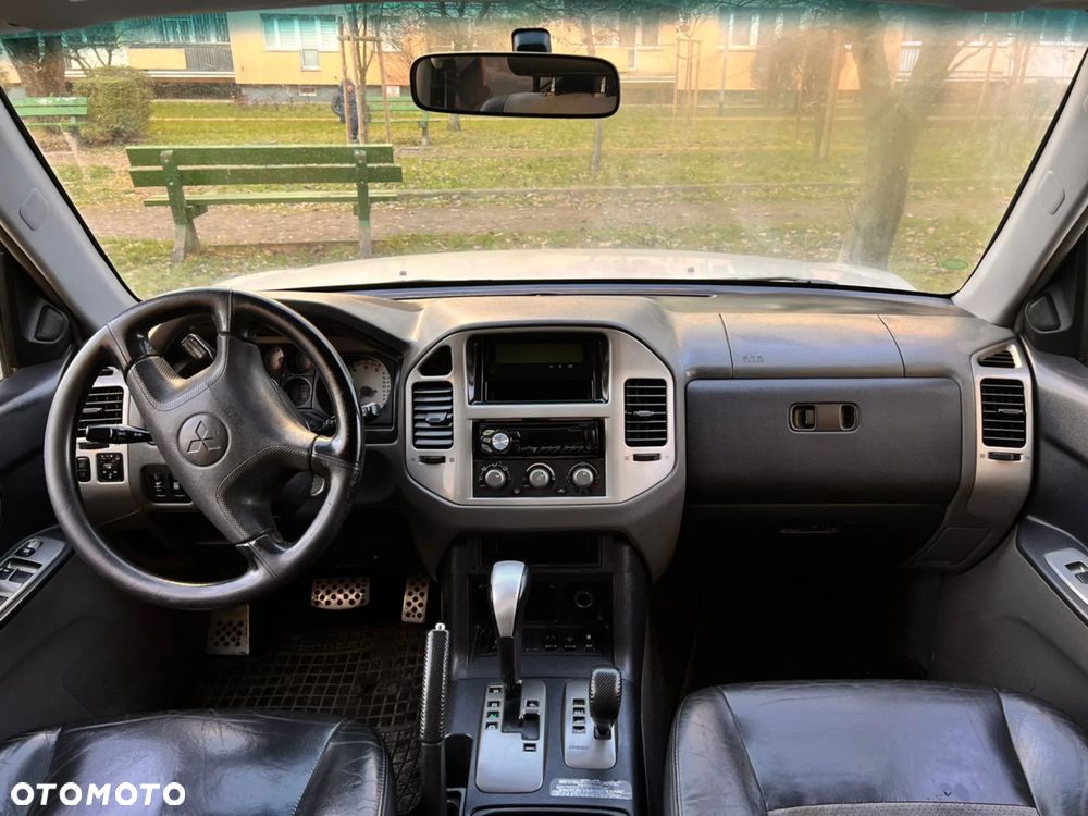 Mitsubishi Pajero 3.2 DID Instyle DAKAR - 9