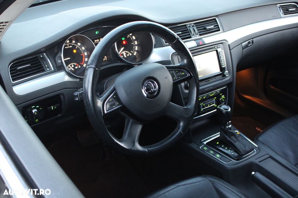 Skoda Superb 2.0 TDI Elegance DSG - 10