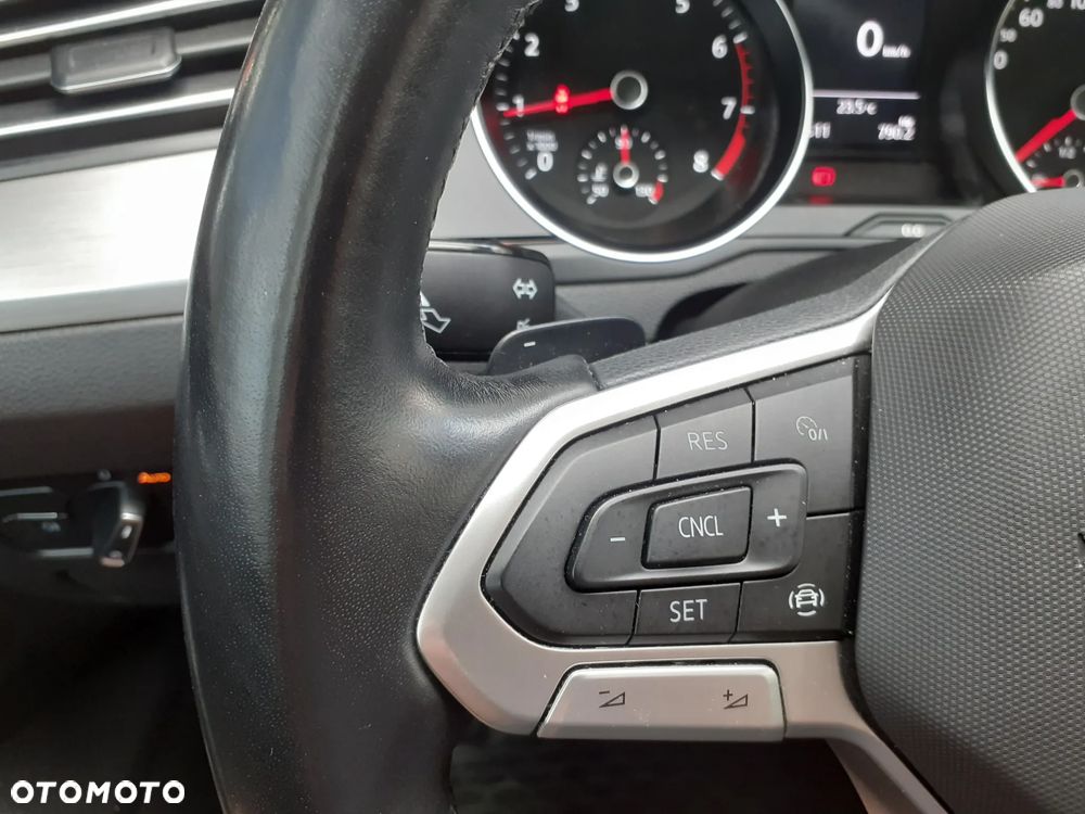 Volkswagen Passat - 13