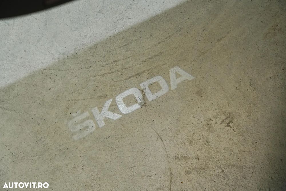 Skoda Octavia Combi 2.0 TDI DSG First Edition - 18