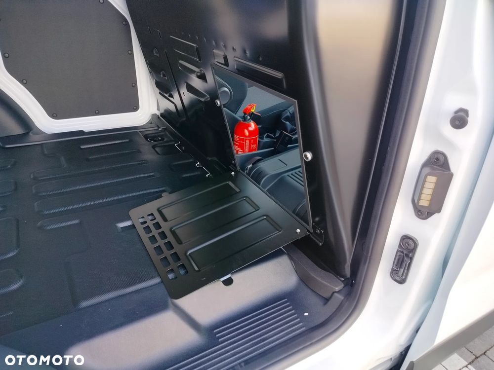 Ford Transit Courier - 18