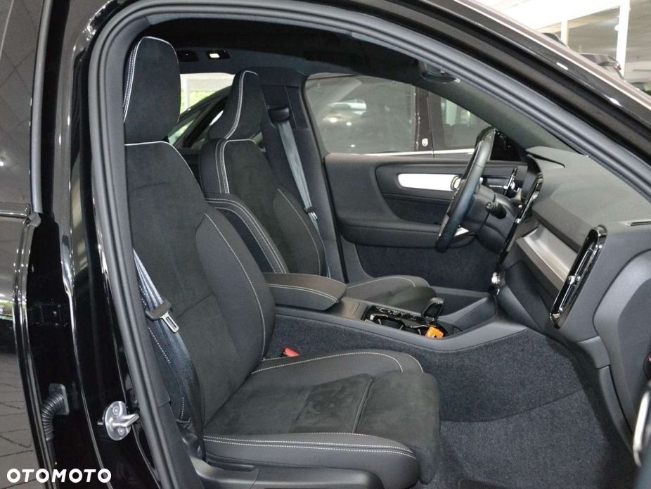 Volvo XC 40 B4 Ultra Black Edition - 13